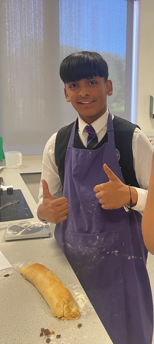 ActToan's tweet photo. Our Year 10 students thoroughly enjoyed creating Chelsea Buns. 😊

#topchef #ChelseaBuns #delicious https://t.co/QAGDh10xBE