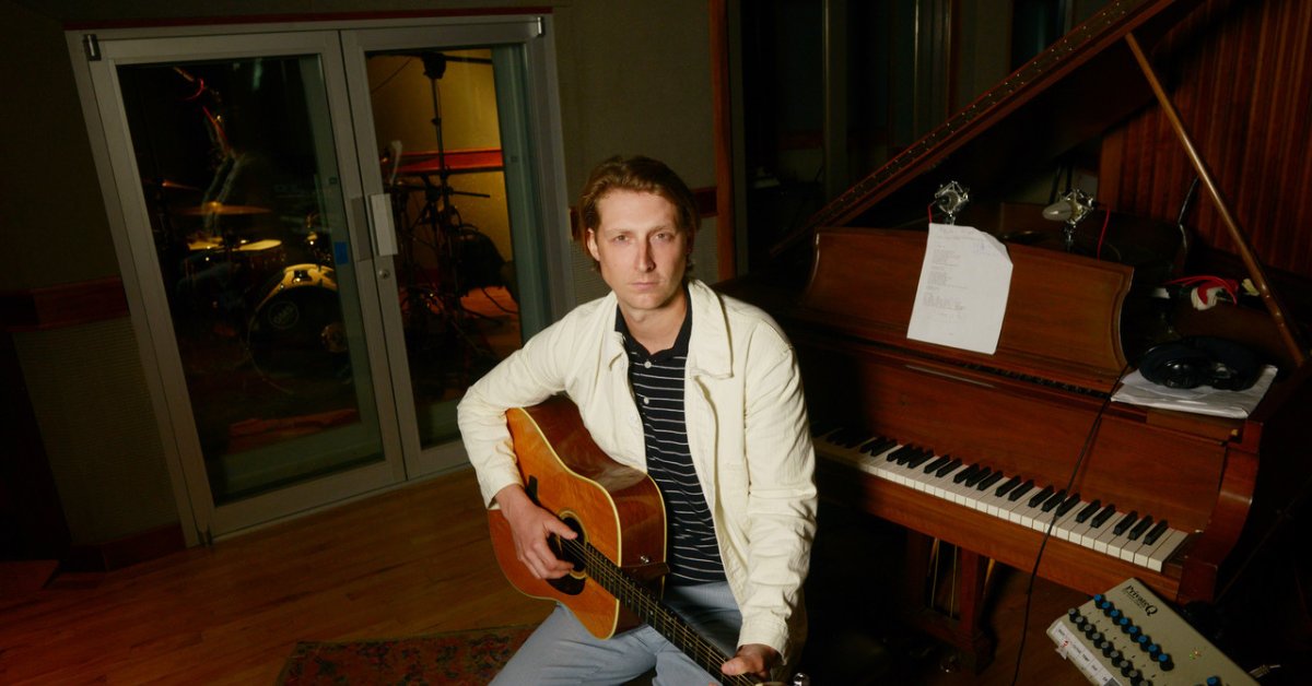 From our friends at @thehotelcafe: @EricHutchinson performs a special intimate set at the Hotel Café on October 20th. Tickets: new.hotelcafe.com/event/eric-hut…