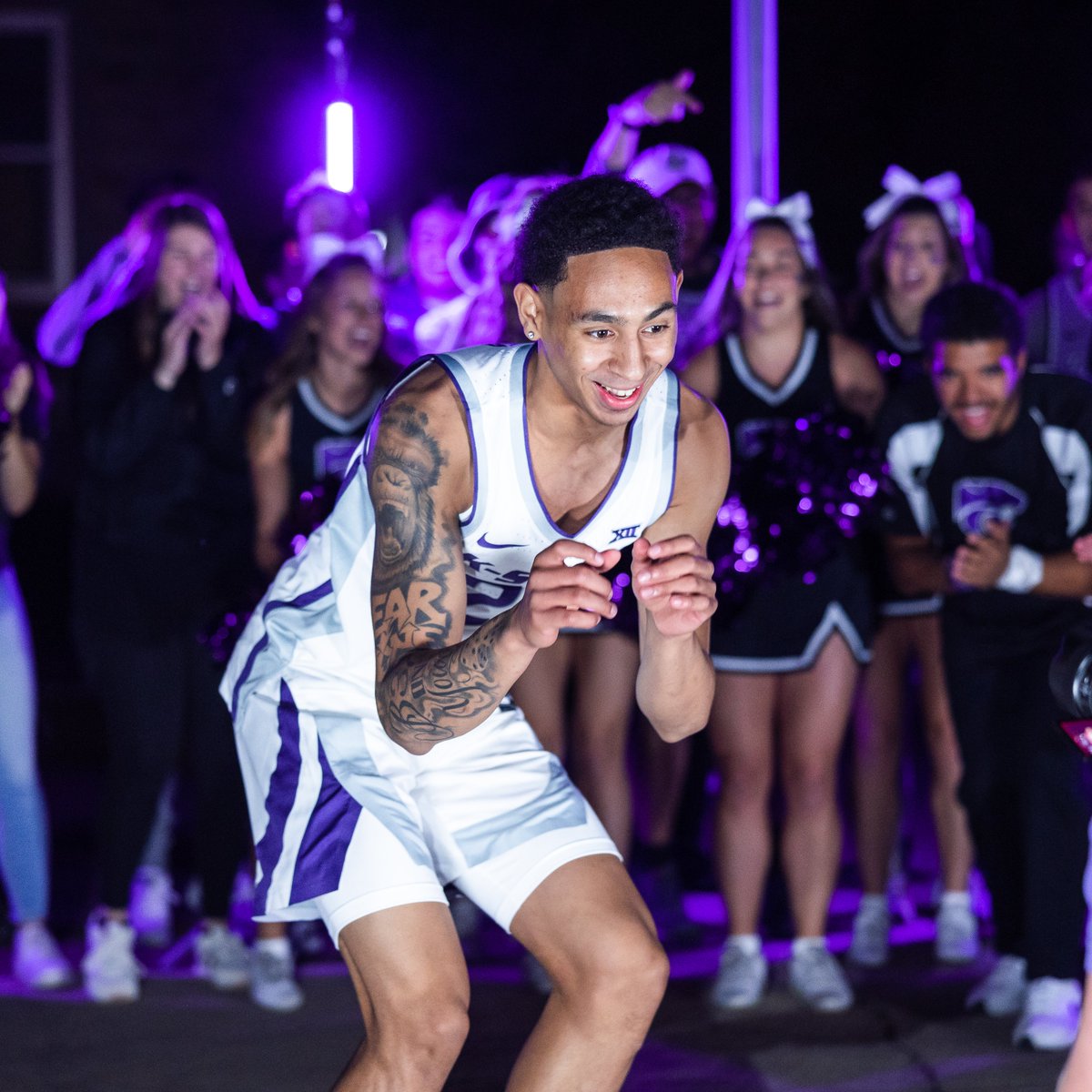 KStateMBB's tweet photo. Who's got it better than us?

#KStateMBB x EMAW https://t.co/VTXBFPUejJ
