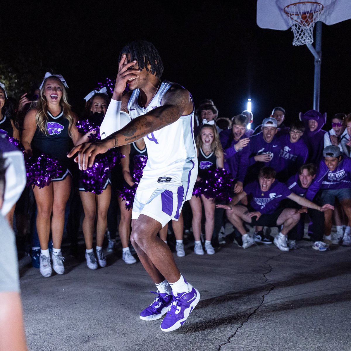 KStateMBB's tweet photo. Who's got it better than us?

#KStateMBB x EMAW https://t.co/VTXBFPUejJ