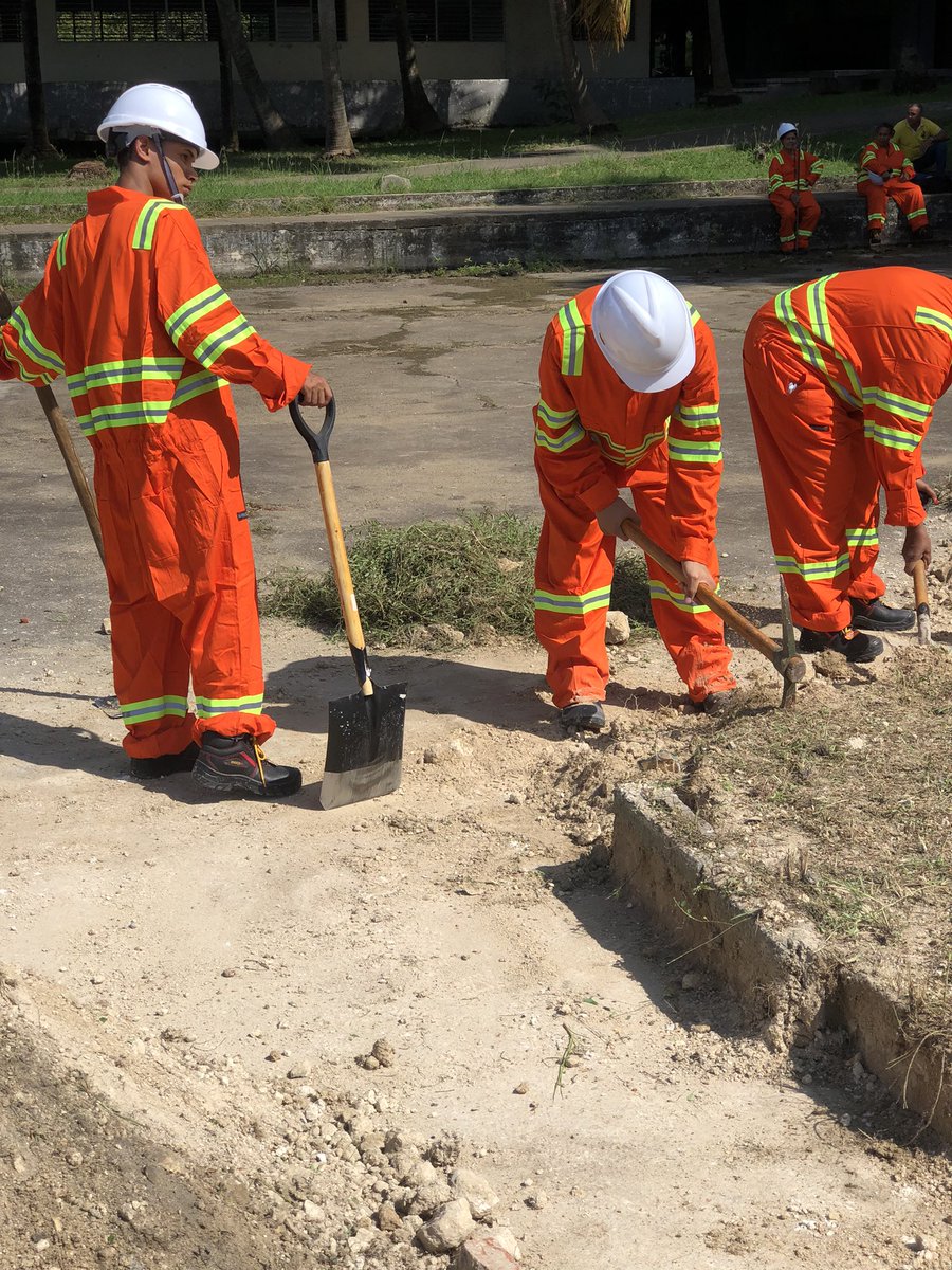 ipjgregorio's tweet photo. Continúa el trabajo en el polígono de la familia de la #construcción 🦺 https://t.co/6VmfjqtuYR