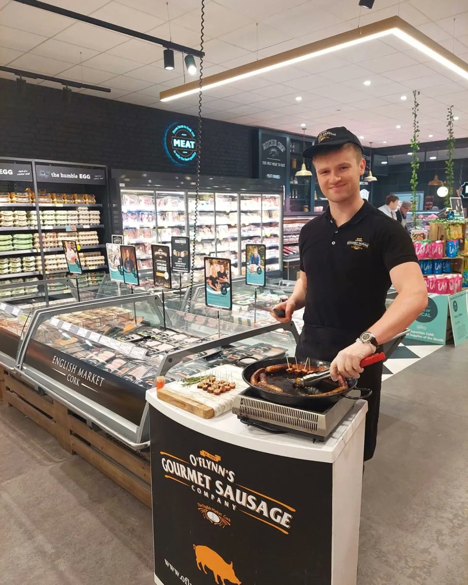 oflynnssausages's tweet photo. Staff-in-Action this week๐
Starring Paul, Emma & Zoeโ๏ธ
#ProperSausages #staff #weeklyphoto #corkpeople #corkfood #corkcity #Irish #sausages #Gourmet #Irishfood #goodfood #staffphotos #staffphotography #englishmarketcork #photography https://t.co/XQUBk30xyY