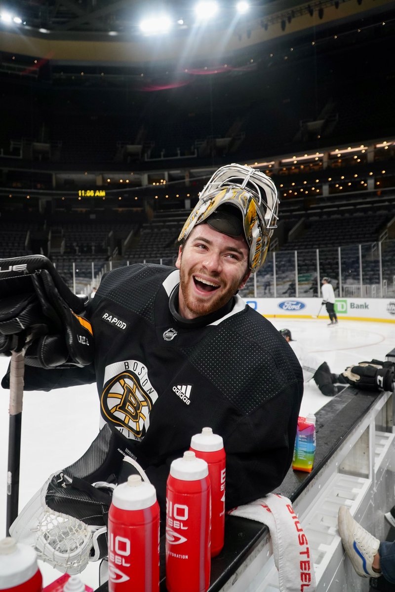 NHLBruins's tweet photo. Friday feels. 😃 https://t.co/D6DaIcxdH0