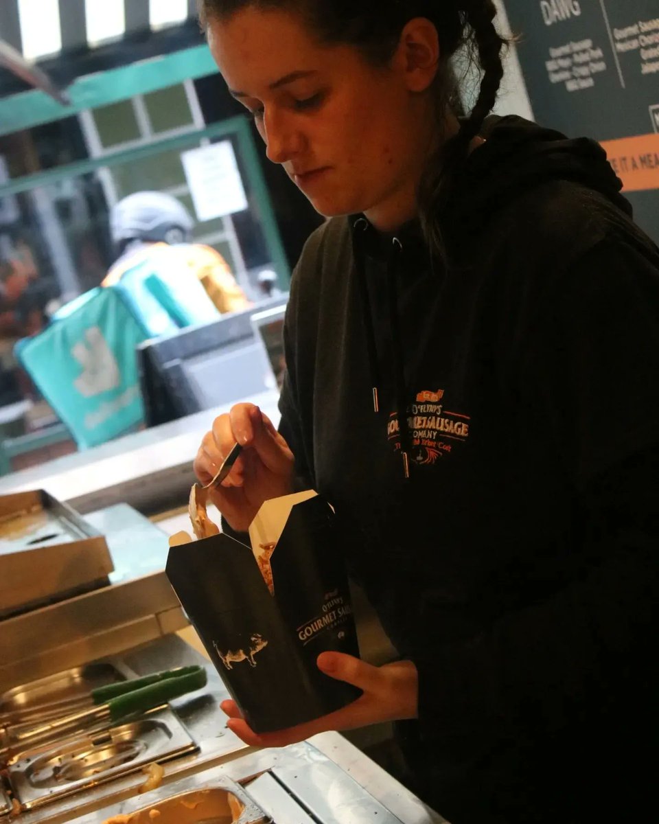 oflynnssausages's tweet photo. Staff-in-Action this week๐
Starring Paul, Emma & Zoeโ๏ธ
#ProperSausages #staff #weeklyphoto #corkpeople #corkfood #corkcity #Irish #sausages #Gourmet #Irishfood #goodfood #staffphotos #staffphotography #englishmarketcork #photography https://t.co/XQUBk30xyY