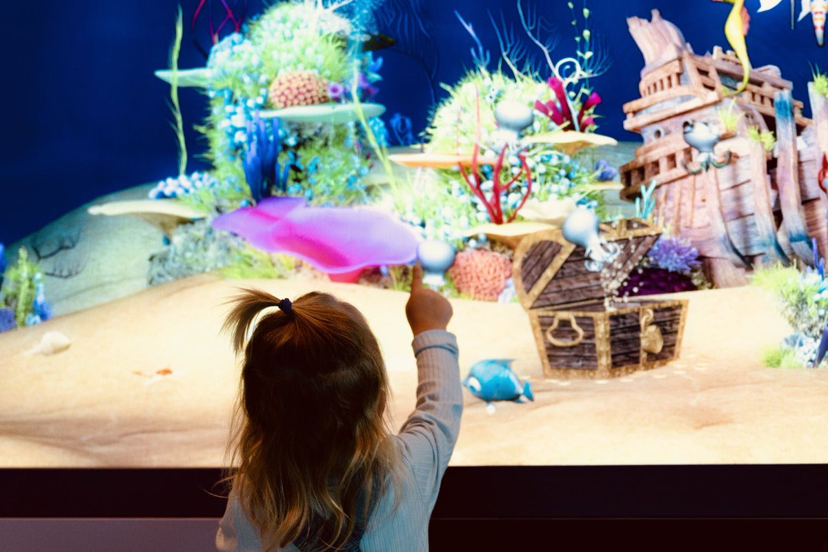 Unikatum_LE's tweet photo. Unsere 🐠 Fisch-Creator-Box ist repariert 💪🏻 Nun können die selbstgemalten Meeresbewohner im „Living Aquarium“ wieder zum Leben erwachen.

Wir haben Sa/So 10-18 Uhr geöffnet, in den Herbstferien Mo 14-18 Uhr, Di-So 10-18 Uhr Onlinetickets: https://t.co/w1OicLFBjH

#herbstferien https://t.co/JzMwX7wSG2