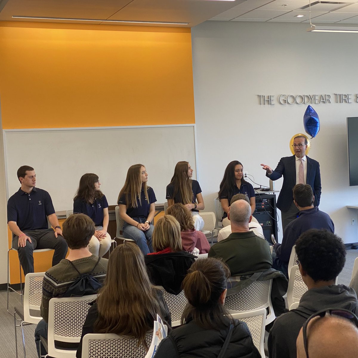 uakronbusiness's tweet photo. Prospective #UAkronBusiness students got the chance to hear from members of our Dean’s Team as well as Dean @RJ_Nemer during today’s Visit Day 🦘🙌💙

@uakronadmission | #ExperienceBusiness #FutureZips https://t.co/pv51wLsgNl