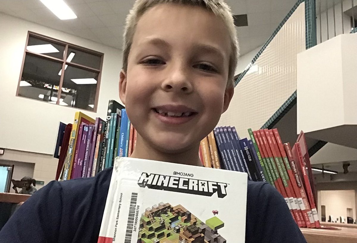 MrEs3rdGrade's tweet photo. Shelfie selfie!
#3rdGradeIsAwesome https://t.co/ZgNnaMeo8Y