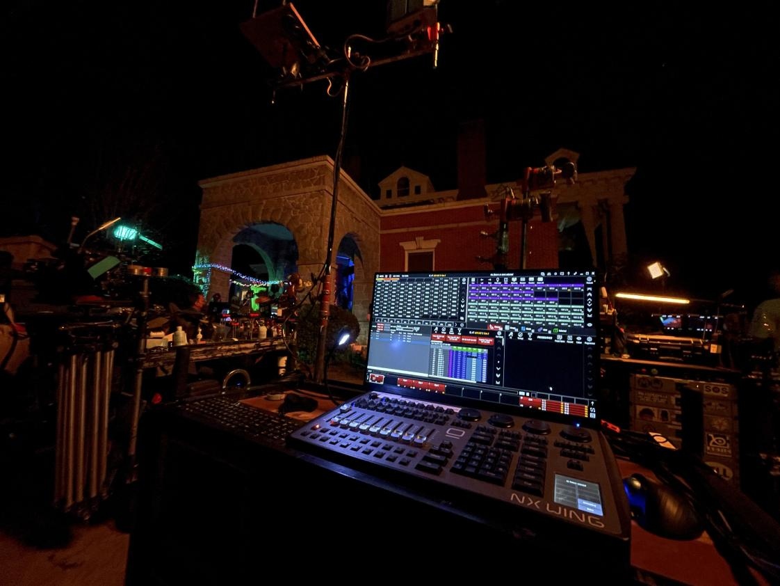ControlObsidian's tweet image. @actionbob27 mobile setup for film work in one of the houses owned by the Coca Cola family.

#obsidiancontrol #lightingcontrol #lightingconsol #obsidiancontrolsystems