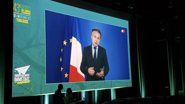 Merci à <a href="/ChristopheBechu/">Christophe Béchu</a> ministre de la Transition écologique et des territoires, en intro de la plénière de clôture, d’avoir rappelé son expérience de président d’agence et d’avoir annoncé des chantiers du ministère sur lesquels elles sont attendues. Elles seront au rendez-vous