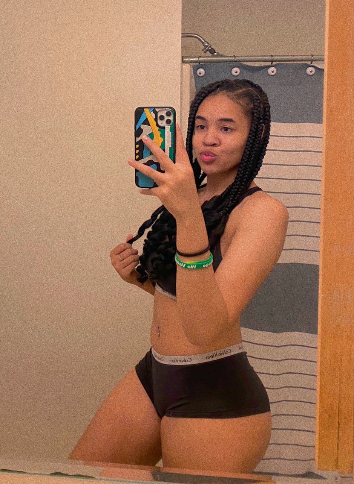 melanin on parody account on Twitter: "A face he can’t say no to🥵 https