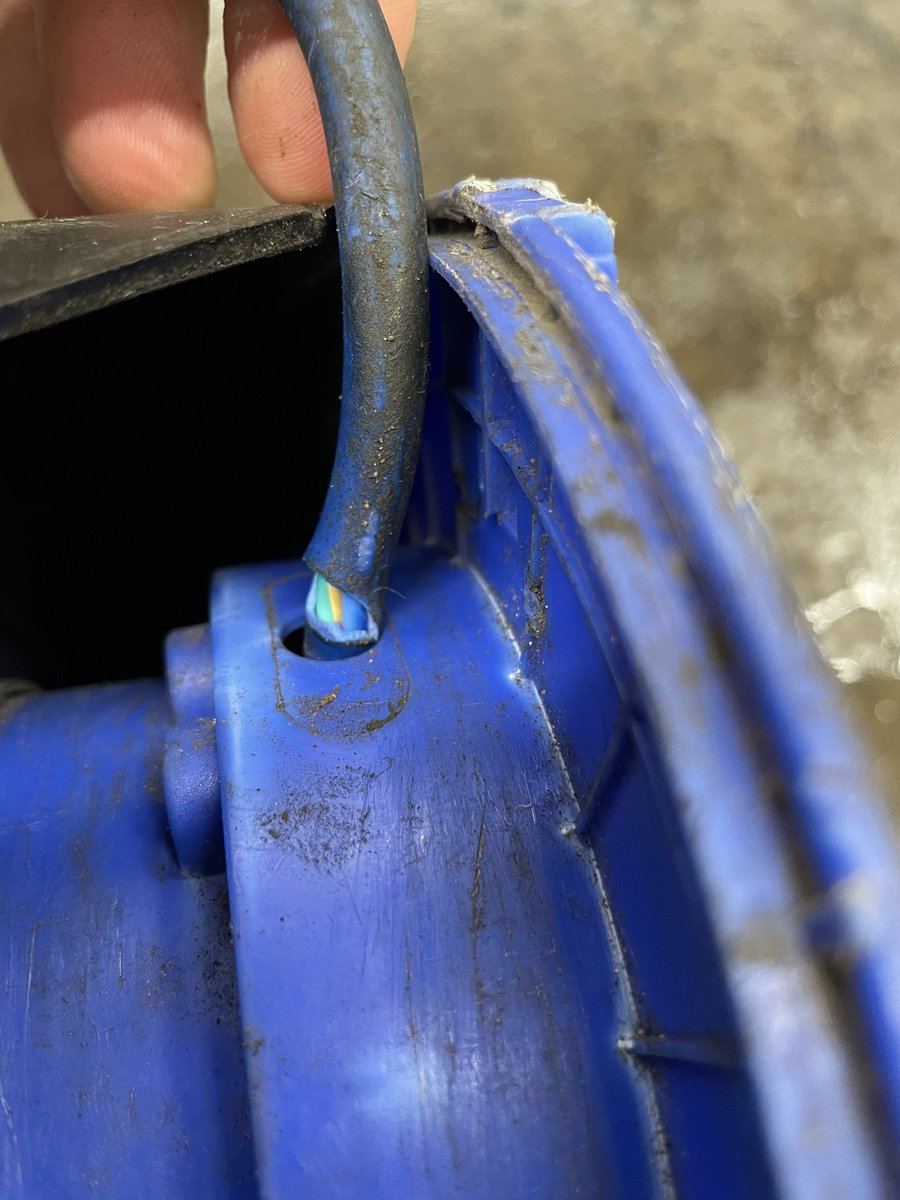 CardiffPATLtd's tweet image. Giving your grass a final mow this weekend?
Our #FailOfTheWeek is this lawnmower cable repair job, the connector is right but it’s the wrong way around 🤦‍♂️
When plugged in those pins will become live ⚡️

Also always check any extension leads for splits/damage and always use an RCD
