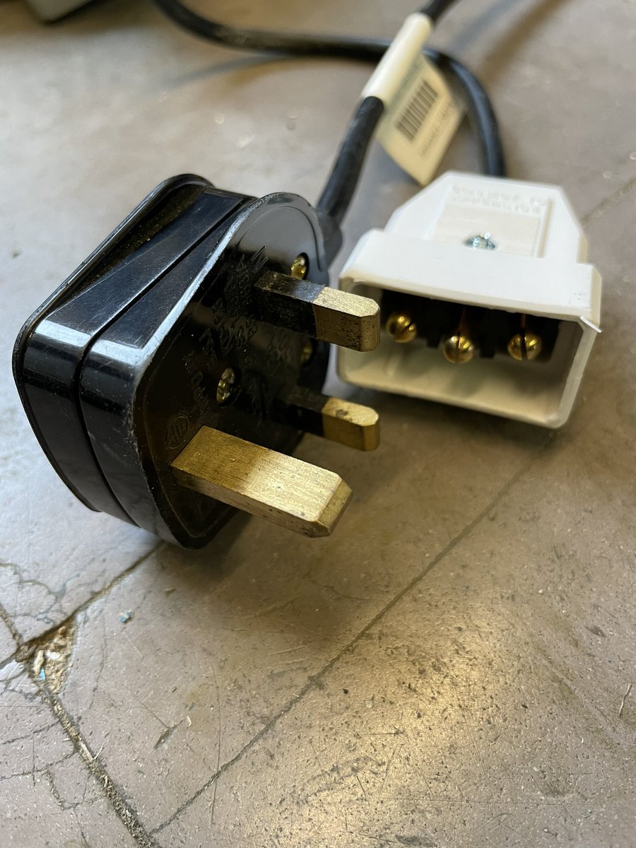 CardiffPATLtd's tweet image. Giving your grass a final mow this weekend?
Our #FailOfTheWeek is this lawnmower cable repair job, the connector is right but it’s the wrong way around 🤦‍♂️
When plugged in those pins will become live ⚡️

Also always check any extension leads for splits/damage and always use an RCD