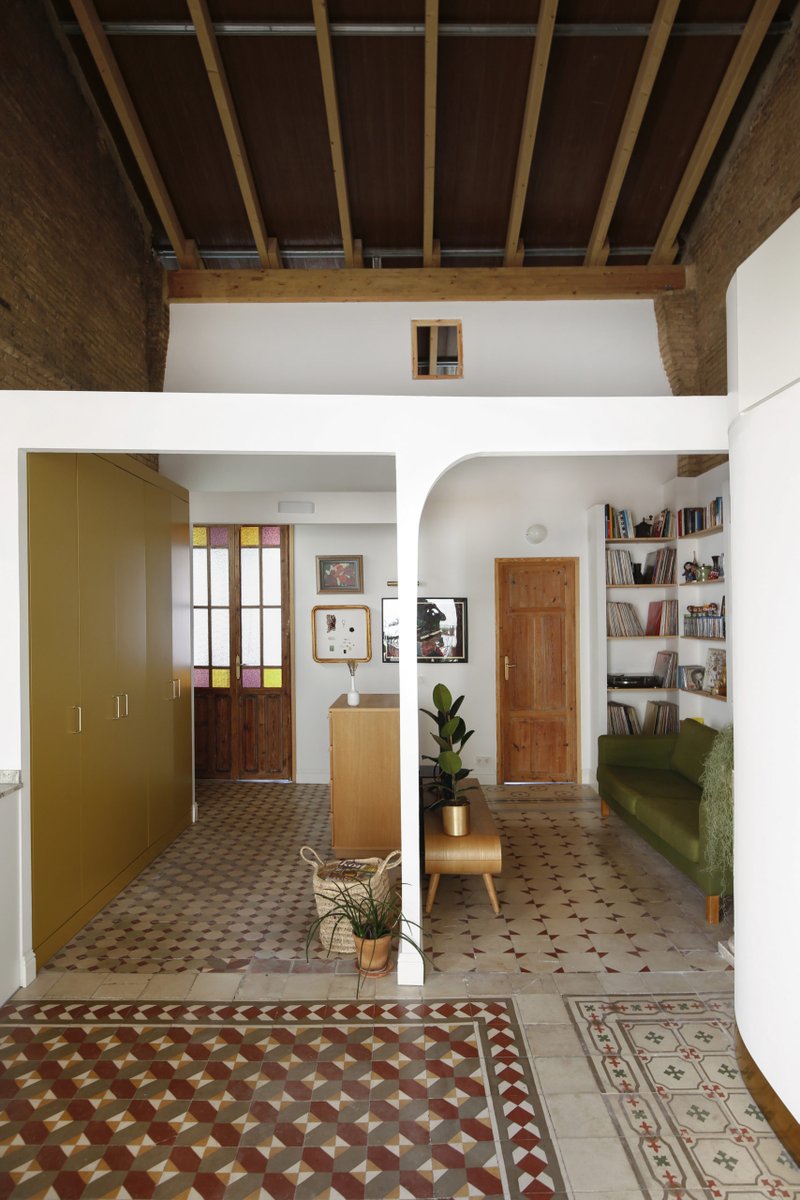 NDasesores's tweet photo. Un ático rehabilitado en un edificio valenciano del 1932.

«Casa de recortes y fragmentos» por Pianopiano, en Valencia.

Fotografías © Pablo Latorre https://t.co/q6NrDm04NG