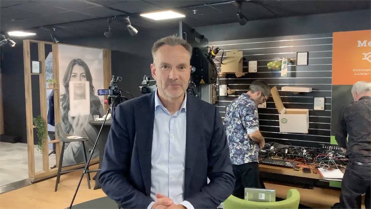 FlyOnTheWall tweet media