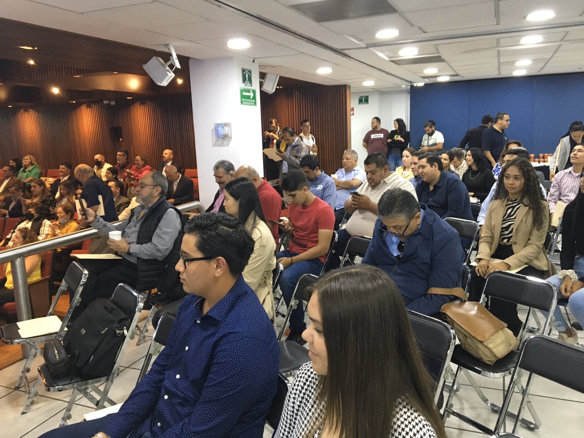 sems_udg's tweet photo. Arrancamos sesión extraordinaria del Consejo Universitario de Educación Media Superior #CUEMS, desde el auditorio del edificio Valentín Gómez Farías. 

#SomosSEMS #PrepaUDG #AlMomento. https://t.co/0OKsHUvvwl