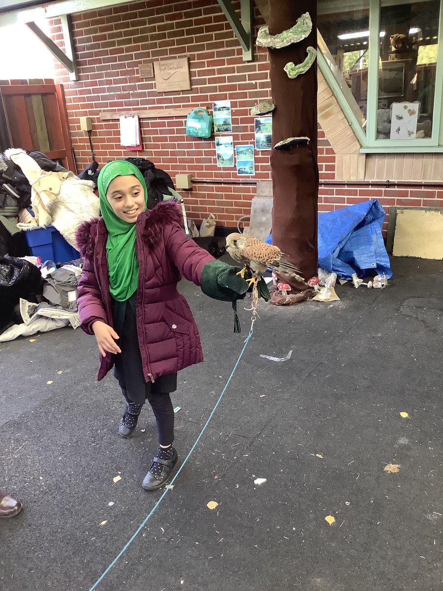 ZaytounaS's tweet photo. Year 5 and 6 have had a very inspiring day at the @RollsRoyceUK STEM Festival! We learned lots about different types of engineering and ‘Aviation Evolution’ was a particular favourite among the children. We’re excited for next year already... 🧑🏽🔬✈️🦅 #EveryoneAScientist https://t.co/L3kCekAkt8