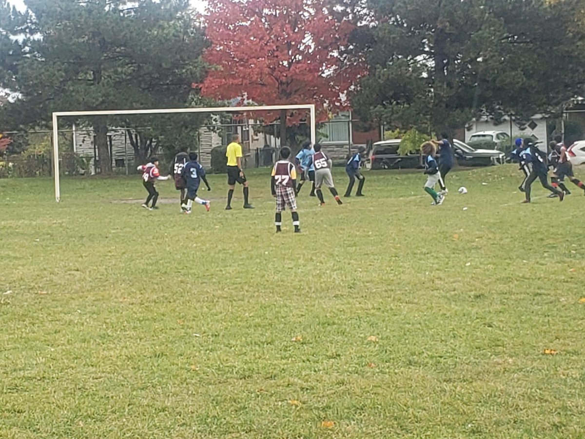 teachlearn4life's tweet photo. A huge thanks to Tara @TDSB_ESPS for being so gracious in hosting @MilitaryTrailPS to play their quarter final game.⚽️ Another thanks to Mike from @TDSB_whitehaven for setting this all up. This makes coaching @TDESAA_TDSB much easier when we work together. Good luck Whitehaven! https://t.co/yj4EK0rPgJ