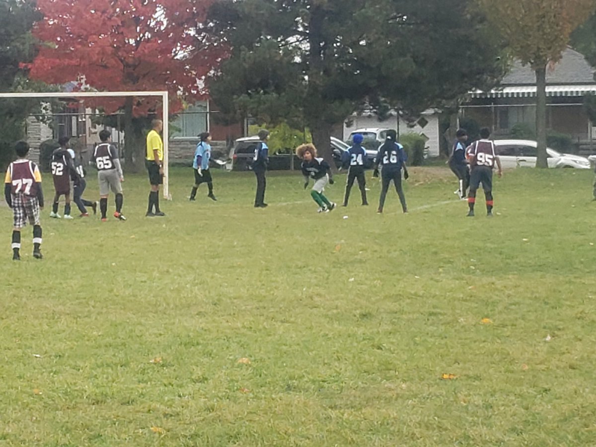 teachlearn4life's tweet photo. A huge thanks to Tara @TDSB_ESPS for being so gracious in hosting @MilitaryTrailPS to play their quarter final game.⚽️ Another thanks to Mike from @TDSB_whitehaven for setting this all up. This makes coaching @TDESAA_TDSB much easier when we work together. Good luck Whitehaven! https://t.co/yj4EK0rPgJ