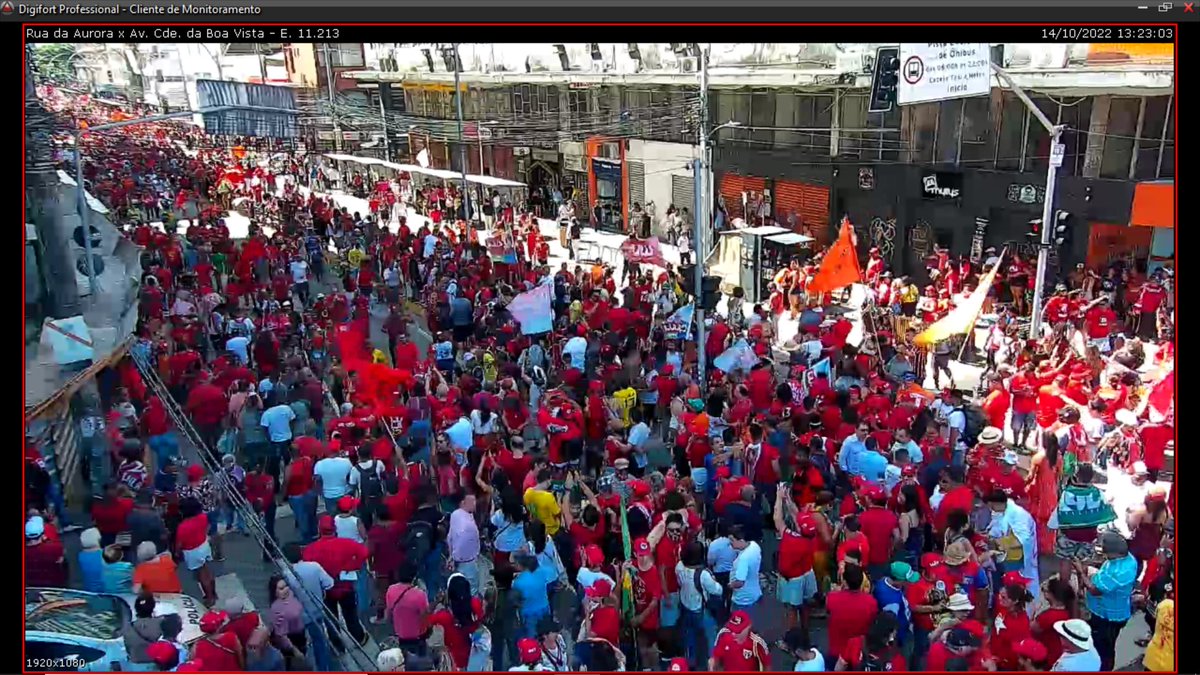 Trânsito bloqueado no centro do Recife, em razão da caminhada do candidato a presidência Luíz Inácio Lula da Silva (PT).

#NoArNaCBN #CBNTransito