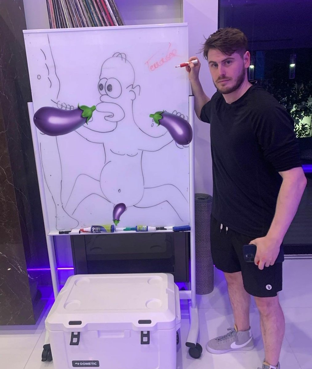 HrlyTerroriser's tweet photo. I feel like the FBI is breathing down my neck as I post this https://t.co/2guJ0KurFv
