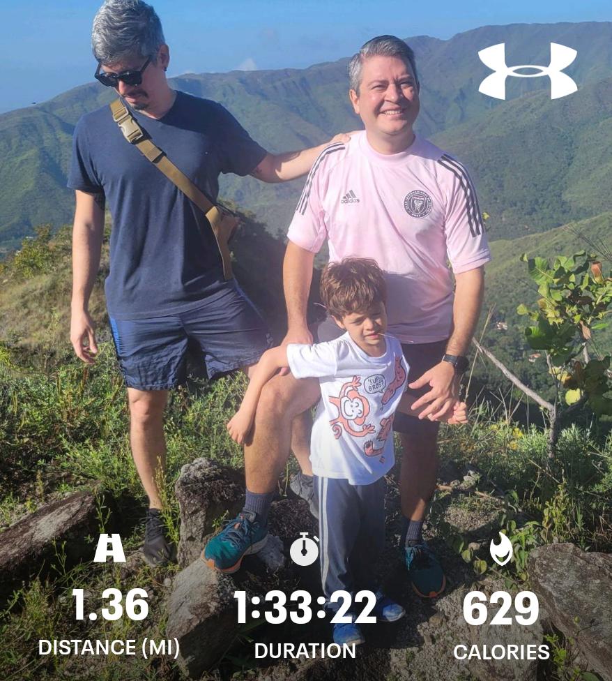 Yesmo79's tweet image. Hiking with my family at my hometown #Maracay #Castaño #Cortafuego #Venezuela
