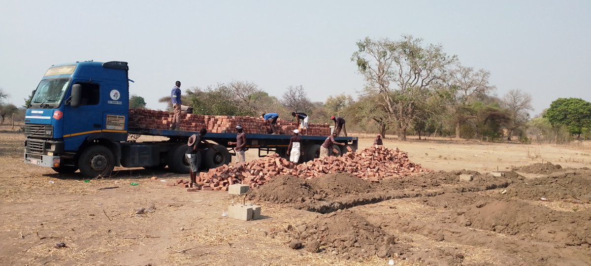 Anyway DAY 2. We are offloading bricks in Binga. This classroom block should be done in 8 weeks. But we need water. We need to drill this borehole. We are about to reach 10% of our goal. We just need 450 pple putting $10. Every retweet gets us $0.10 gofundme.com/f/water-boreho…