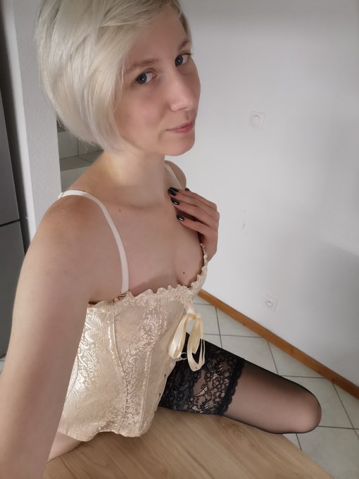 Ce soir live cuisine! Le lush est bien en place si vous souhaitez tenter de me d&eacute;concentrer ;) https://t<a href="/tag/xhamster"class="tags"><span>#xhamster</span></a>