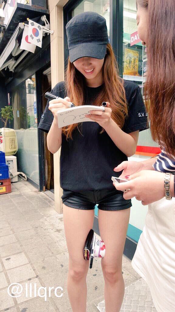 miyuonceT's tweet photo. サナｗｗｗ

サナの脚に挟まれたい人RT♡

＃TWICE
＃サナ https://t.co/sSXonUFvb3