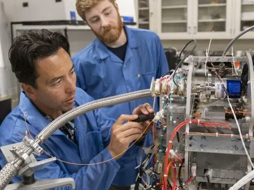 PSUScience's tweet photo. "We built the gratings on tREXS molecule-by-molecule in the nanofabrication lab at Penn State. The gratings are our pride and joy." — @AstroPSU researcher @mcentaffergroup on #PennState's high-precision X-ray instrument, tREXS, recently launched by @NASA https://t.co/E6OL1Lw1fP https://t.co/v0yHbE93Df