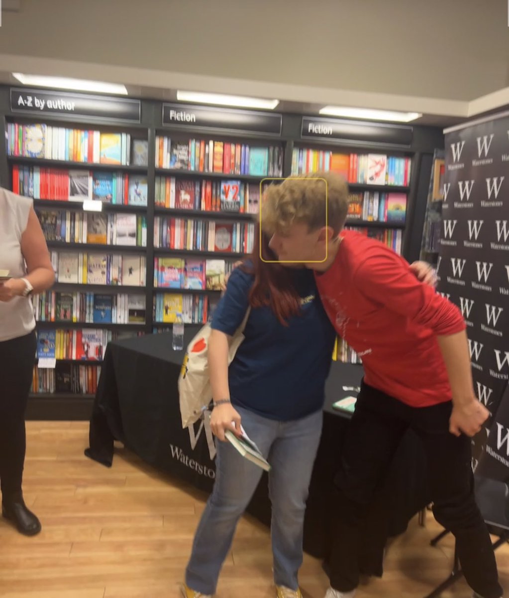 Booshak_'s tweet photo. IM SPEECHLESS … OMG TOMMYINNIT 
#tommyinnit #tommyinnitbooksigning https://t.co/VOHjL2biNt