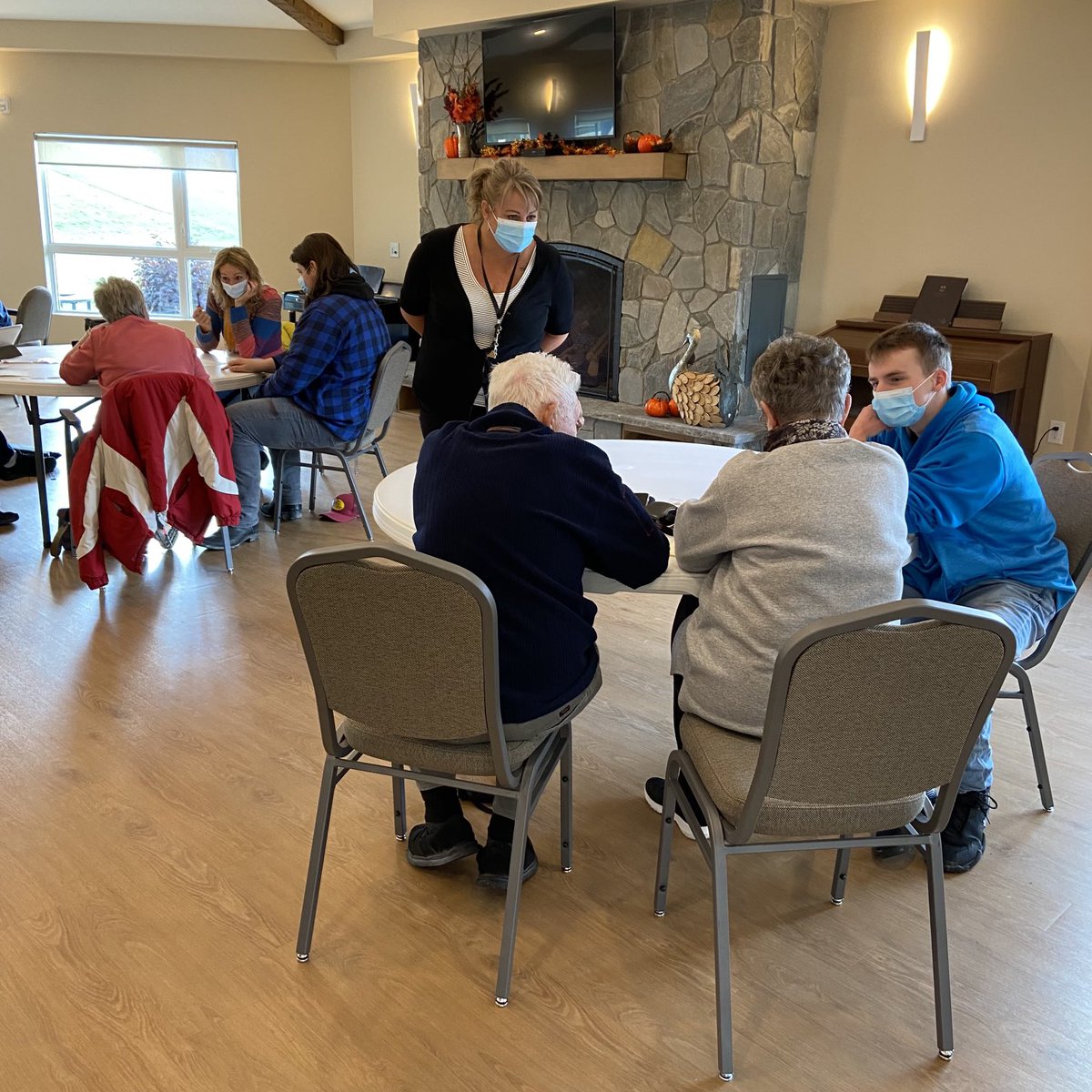 TransconaSenior's tweet photo. Murdock MacKay Students working with Seniors on technology. https://t.co/RXXYXETisX