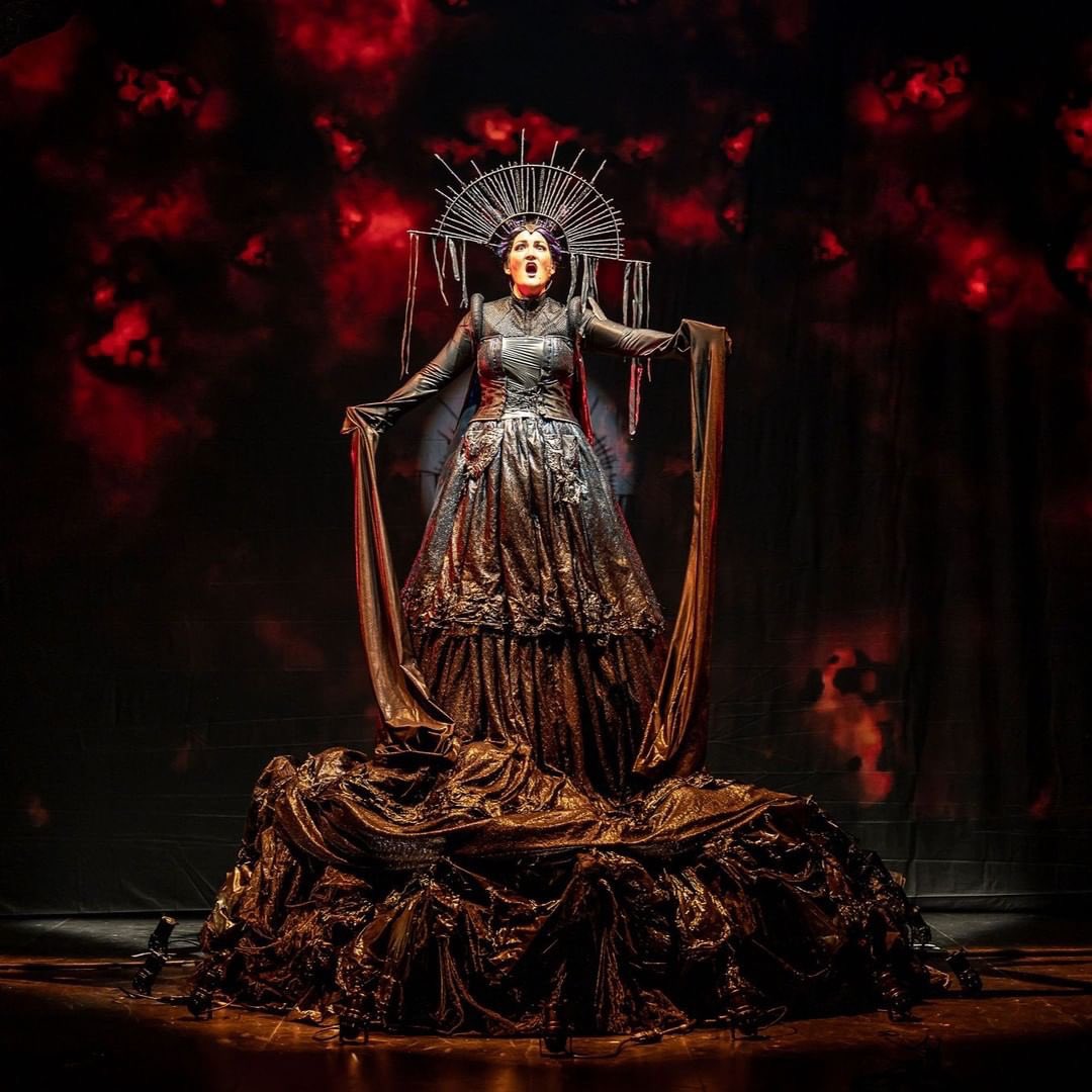 The team for THE QUEEN IN ME by <a href="/teiyakasahara/">Teiya Kasahara 笠原 貞野</a> heads to Northern Ireland today to present at <a href="/BelfastFestival/">Belfast International Arts Festival</a>. We wish them all the best! 📷 Dahlia Katz.