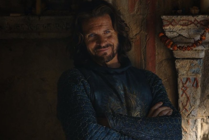 lloyd owen brought his everything to elendil and truly made the role his own. he completely embodies the character and i can’t wait to see where he goes in season two 
#theringsofpower