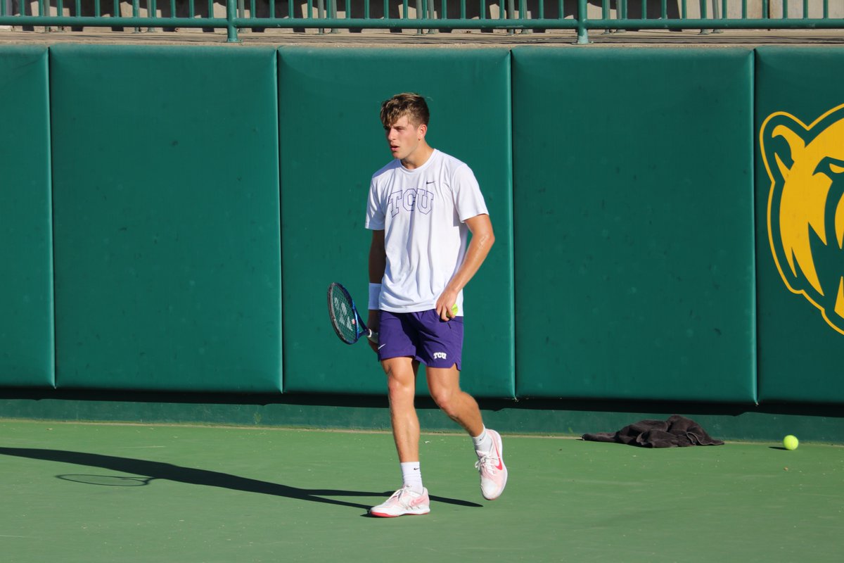 TCUMensTennis's tweet photo. Proud of the way Swanny battled in his TCU debut yesterday 👏

Onward to the main singles and doubles draws of the ITA Texas Regional this afternoon 🔜

#GoFrogs x #ShipIt https://t.co/OF4qQsoYCh