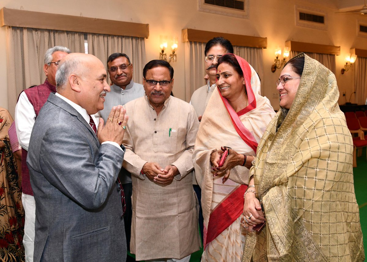 ZahidaKhanINC's tweet photo. राजभवन में राजस्थान उच्च न्यायालय के नए न्यायाधीश (न्यायमूर्ति) श्री पंकज मिथल जी के शपथ ग्रहण समारोह में शिरकत कर उन्हें बधाई प्रेषित करी। https://t.co/lMATKv4VFR