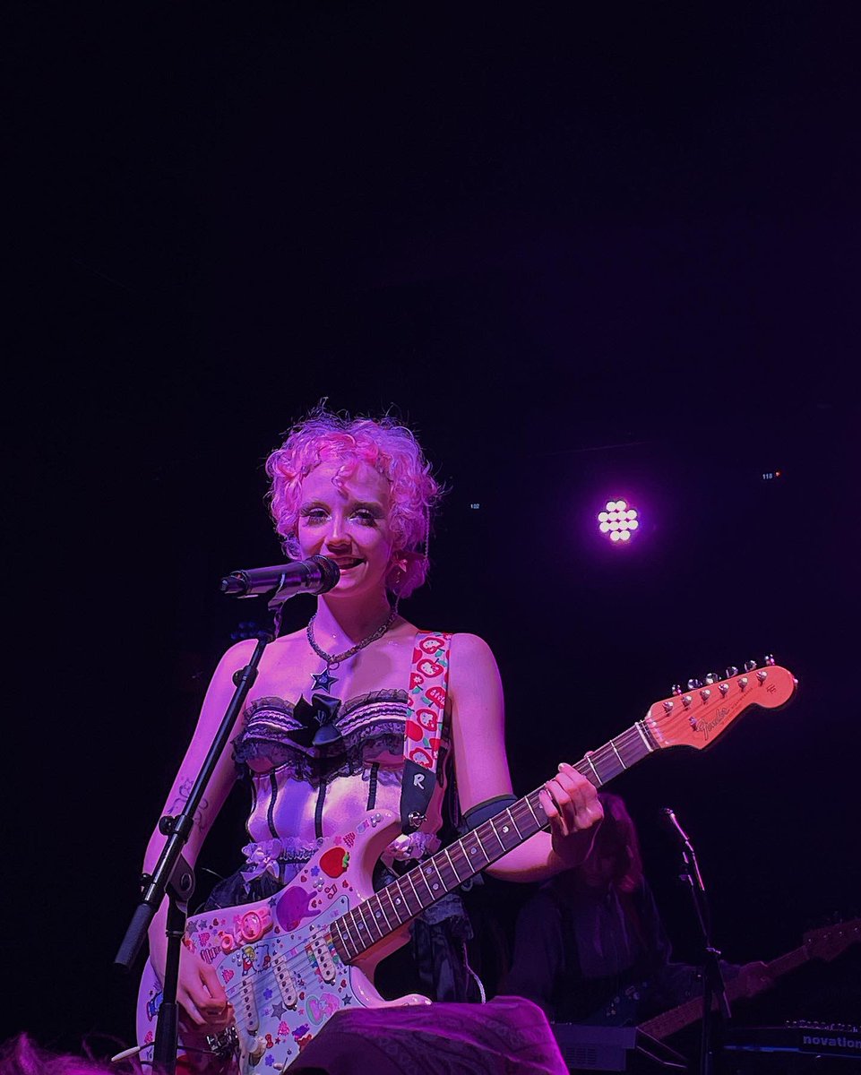 adyybee's tweet photo. saw chloe in grand rapids <3 https://t.co/TIELWnsYyk