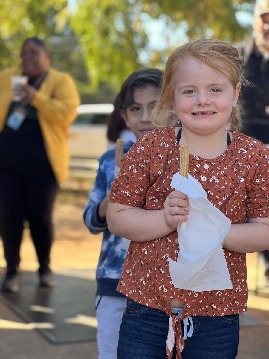 SchoolFoodRocks's tweet photo. The #schoolfoodrocks Team served over 650 Churros to the students and staff at Duncan Chapel elementary today to celebrate the last day of National School Lunch Week https://t.co/shJyy76KuZ