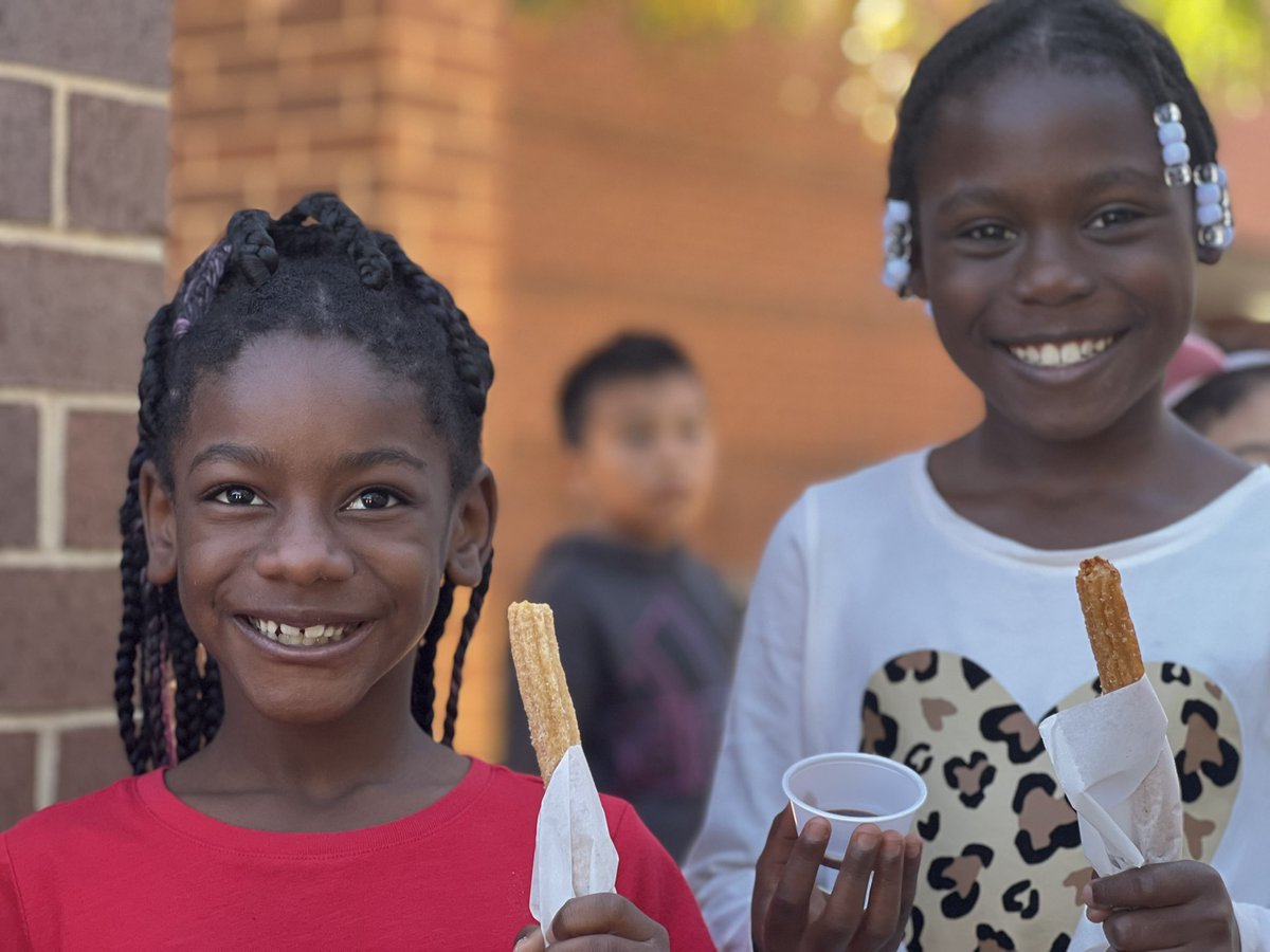 SchoolFoodRocks's tweet photo. The #schoolfoodrocks Team served over 650 Churros to the students and staff at Duncan Chapel elementary today to celebrate the last day of National School Lunch Week https://t.co/shJyy76KuZ