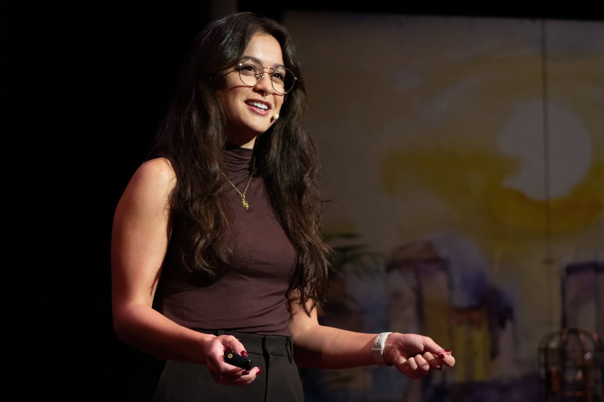 TEDxDayton's tweet photo. 🎤 2022 Speaker - Madelyn Leembruggen:

"Every dish can be classified as a soup, salad, or sandwich."

"Salsa is a super-critical food."

#tedxdayton2022 https://t.co/p7xgh4V3BU