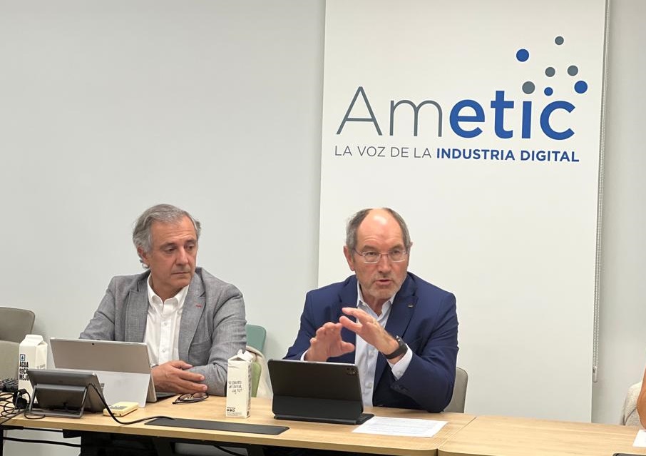 rodriguezhernan's tweet photo. El Sector Tecnológico Digital factura un 5,2% más en 2021 hasta alcanzar los 114.493 millones de euros

@AMETIC_es recoge en este informe las principales cifras del Sector Tecnológico Digital, desglosadas en cuatro ámbitos.

https://t.co/H0BJWJEt1n https://t.co/wKgbRqqeMN