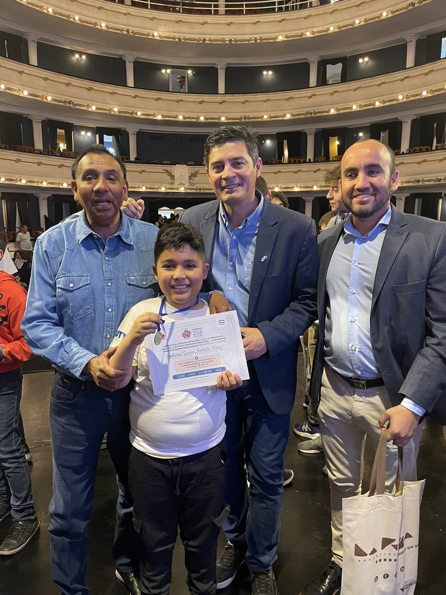 AdrianLaRioja's tweet photo. El Dato:
Gracias al jefe de gabinete @JuanLunaCorzo por incentivar por medio del financiamiento a los alumnos riojanos, que representaron a La Rioja en Tucumán.
#Atacama #Atacalar #Olimpiadas
@QuintelaRicardo @Florelop @ArielMartinezLR @TeresitaMadera @DuilioMadera https://t.co/l1fP1ry4Vh