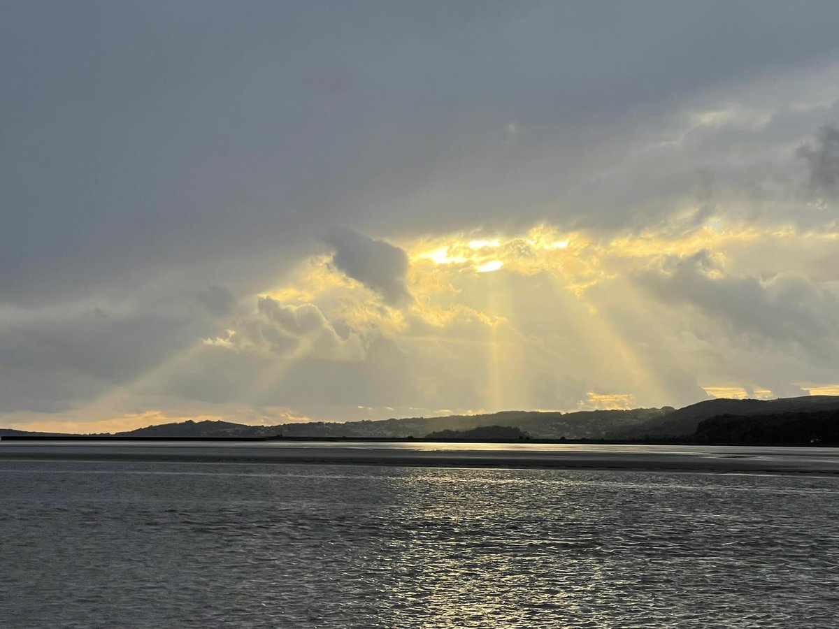 👀Here comes the #weekend! #morecambebay #arnside