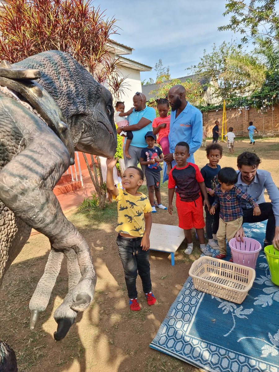 frankiethedino's tweet photo. This how you #DontChooseExtinction, kids at happy hearts pre-school in Kigali, Rwanda show me how to recycle #Rwanda #YouthConnekt2022 https://t.co/J8nXFC7uq6