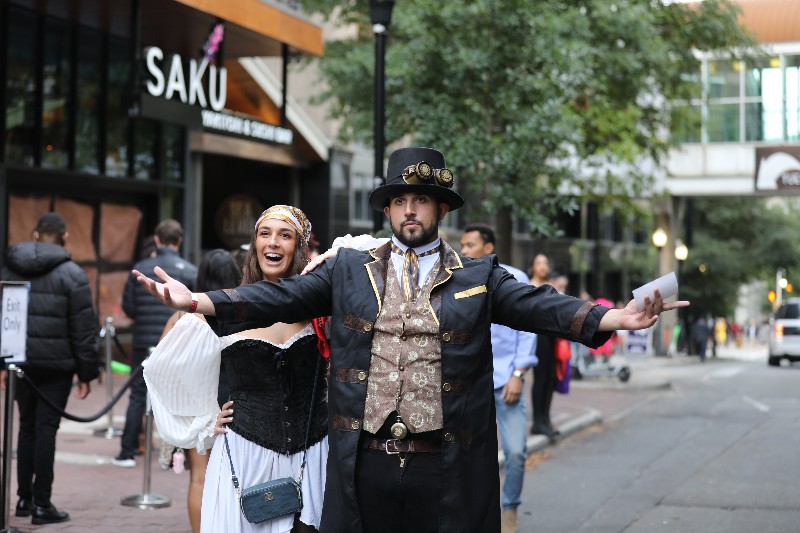 Tomorrow is the LAST day to book your hotel room at Courtyard Marriott on Oct. 29 for only $95! Book a room the night of the Halloween Pub Crawl 💀🍻 so you're close to all the bars and don't have to worry about how you'll get home. 🙌 Book your room now: bit.ly/3CVtitf