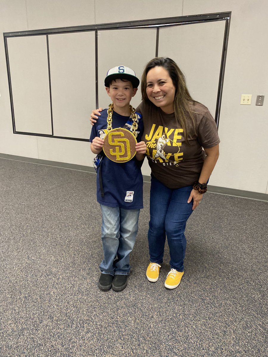 Padres Day!! <a href="/CajonValleyUSD/">CajonValleyUSD</a> #padres #youbelongcv <a href="/NewmanColleen/">Colleen Newman</a>
