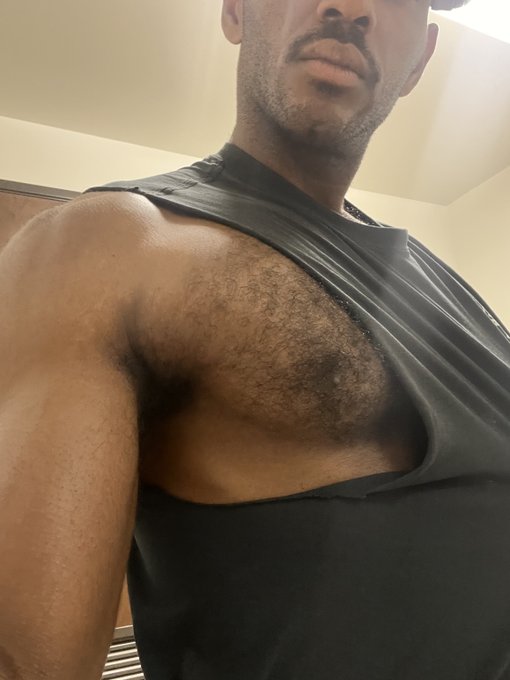 Go follow the free page! 😈  https://t.co/azD0cssrXR https://t.co/Dyj3xbKSEn