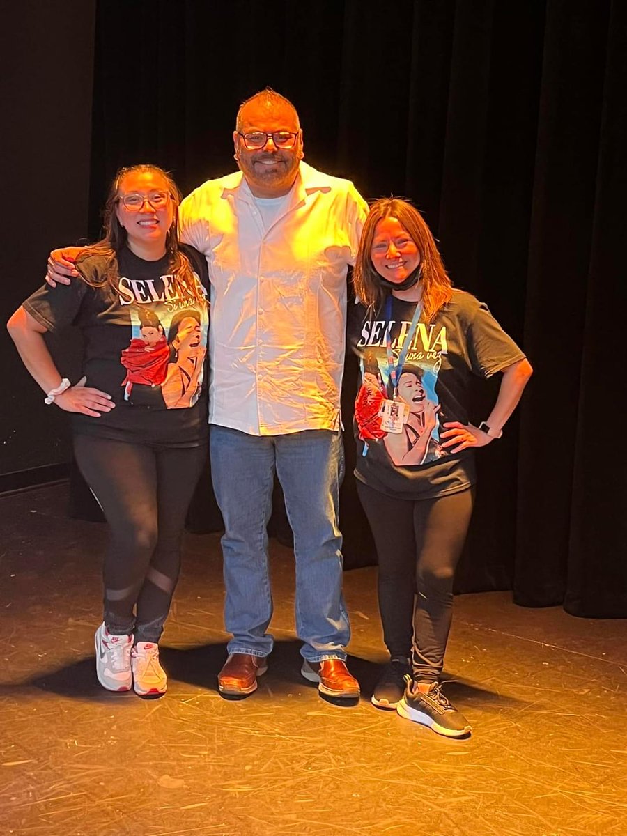 VALENTI94441974's tweet photo. Thanks to all who put in work! @RobersonSpring's Hispanic Heritage Celebration was a success! Thanks to students that shared their talent &amp; love of their culture ❤️ @misspowers2722 @CaptivatingCan @CeceliaBrumsey @casey_wheaton @Rosalba_Ramos81 @KLopezprofessi1 @luis_a_lucio https://t.co/MvZKimy0y7