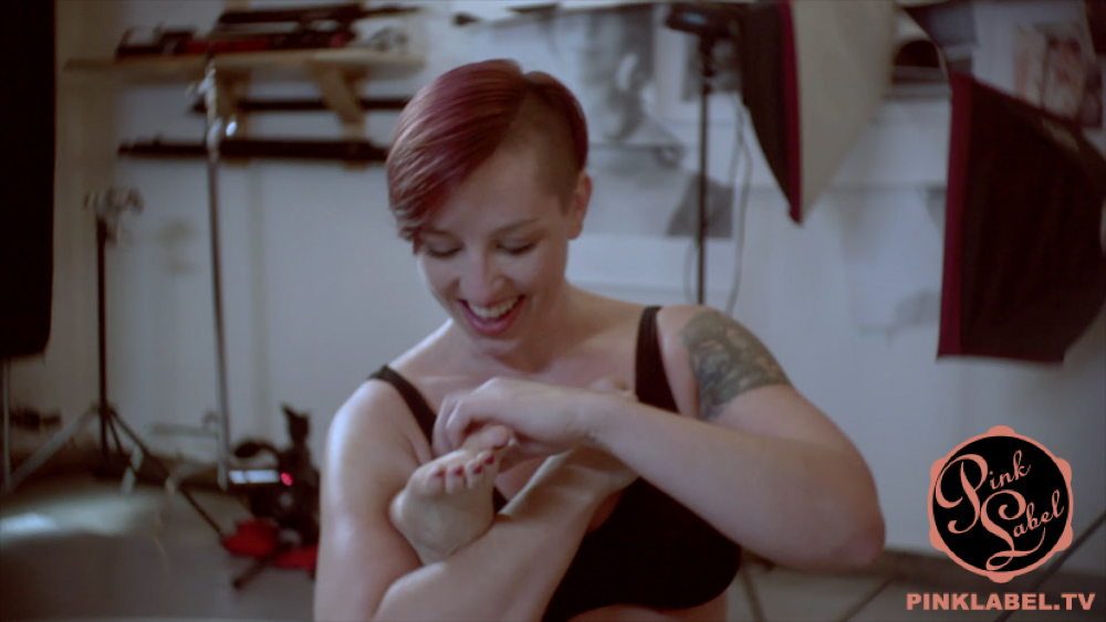 TickleTakedown's tweet photo. Now Playing... Someone just bought Tickle Takedown- FULL FIGHT: Juliette March vs. Mistress Kara from Tickle Takedown!
Check it out: https://t.co/LHGUt3VWeU https://t.co/qW6zONwRv9