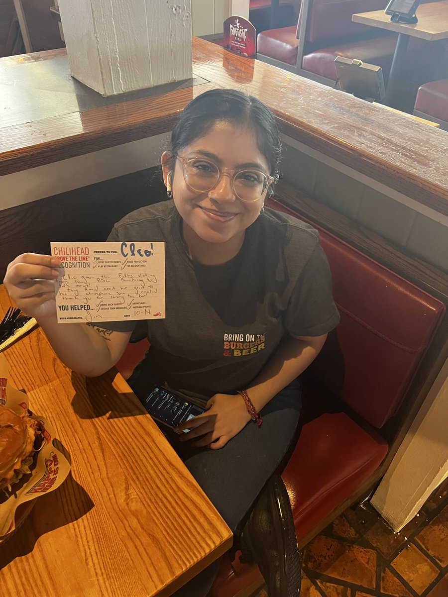 JimFromChilis's tweet photo. Cleo crushes every bar shift she walked into and today she even got some great feedback from @j_sirkel! Thank you for raising the bar! @HeatherArcenea5 @Brandonchilis13 @pplog93 https://t.co/TSdVwWnmNN
