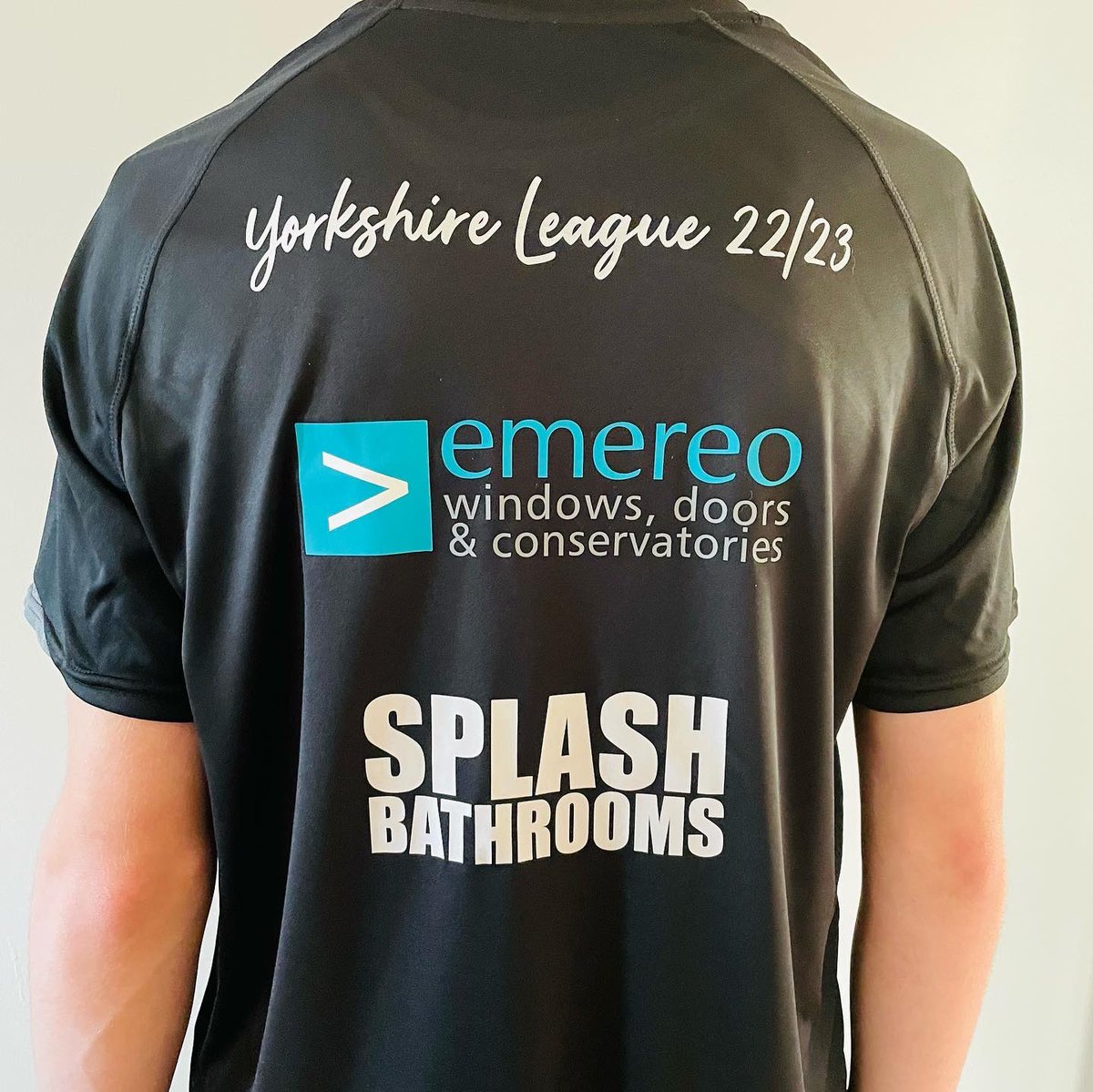 A good start to the season for our Yorkshire league side pulling off a 3-2 win against Rothwell tonight. Well done boys. Thanks to the support from our Yorkshire league sponsors #expectdistribution #emereo #splashbathrooms #skelmanthorpe #yorkshireleaguesquash #squash #teamsquash